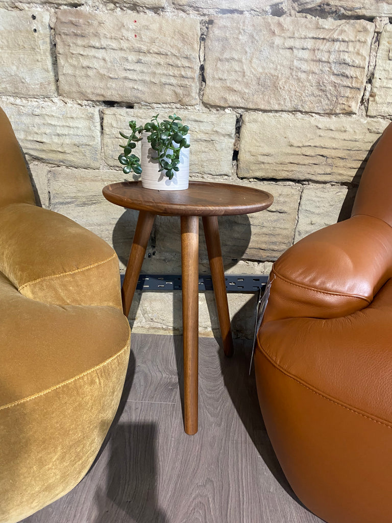 LOVE WALNUT SIDE TABLE