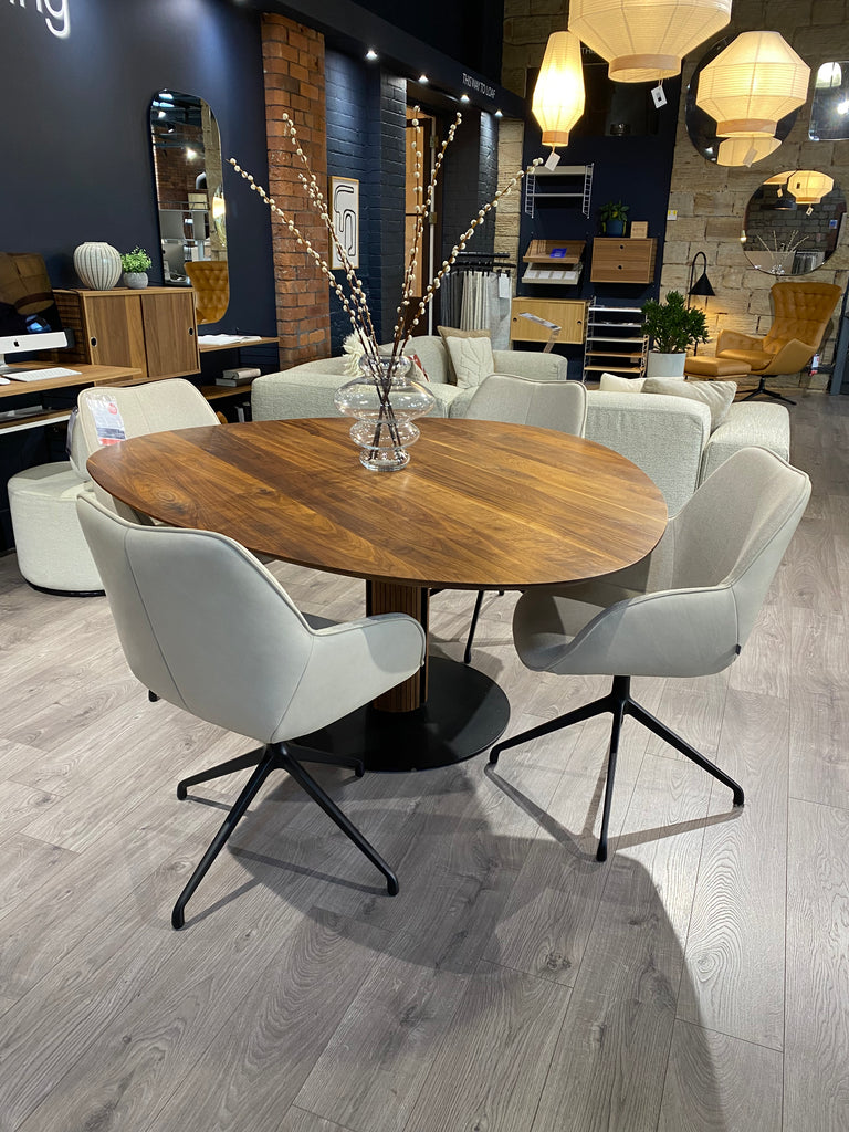 STAAL DINING TABLE