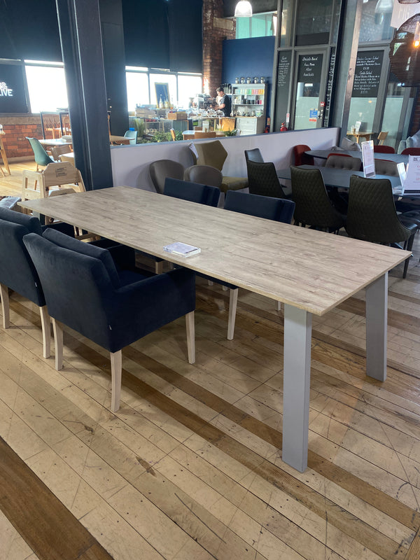 KALUA EXTENDING DINING TABLE