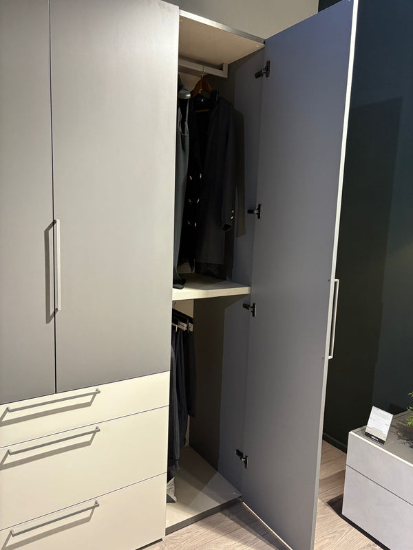 POKER WARDROBE
