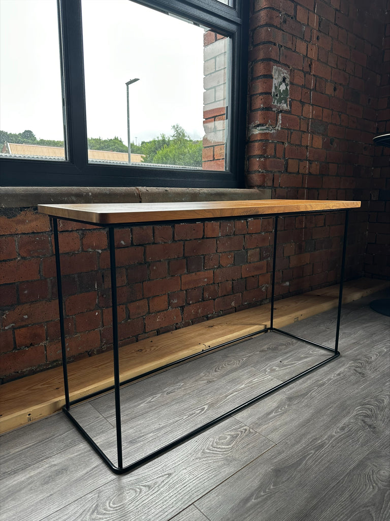 CLASSIC CONSOLE TABLE